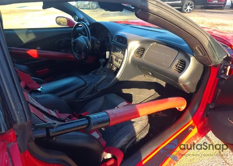 2001 Chevrolet Corvette z USA, uszkodzony, nr VIN 1G1YY22G815110079